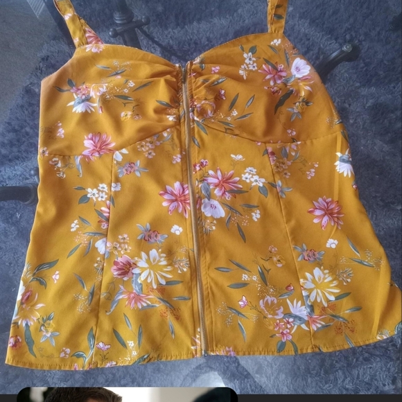Tops - New Glory Boho Women's Gold Floral Zip Up Tank Top Size XL